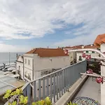 Casa Da Praca - Local Konukevi