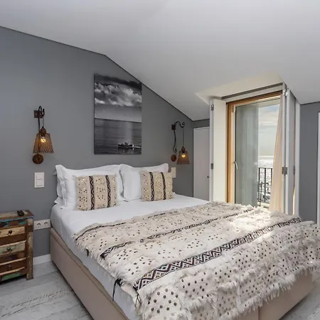 Casa Da Praca - Local بيت ضيافة 4*